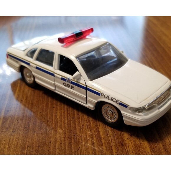 Ontario Provincial Police Road Champs die cast police car 1:43 scale - Picture 2 of 10